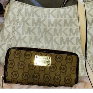 Michael Kors Vanilla signature Shoulder Bag and Wallet